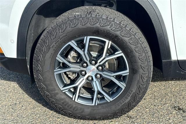 2024 GMC Acadia AT4