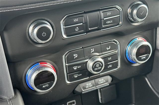 2023 GMC Yukon XL SLE