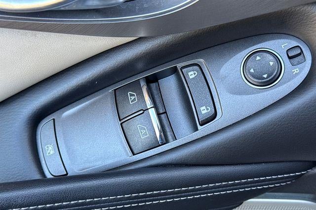 2022 INFINITI Q60 LUXE