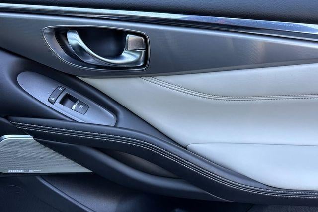 2022 INFINITI Q60 LUXE